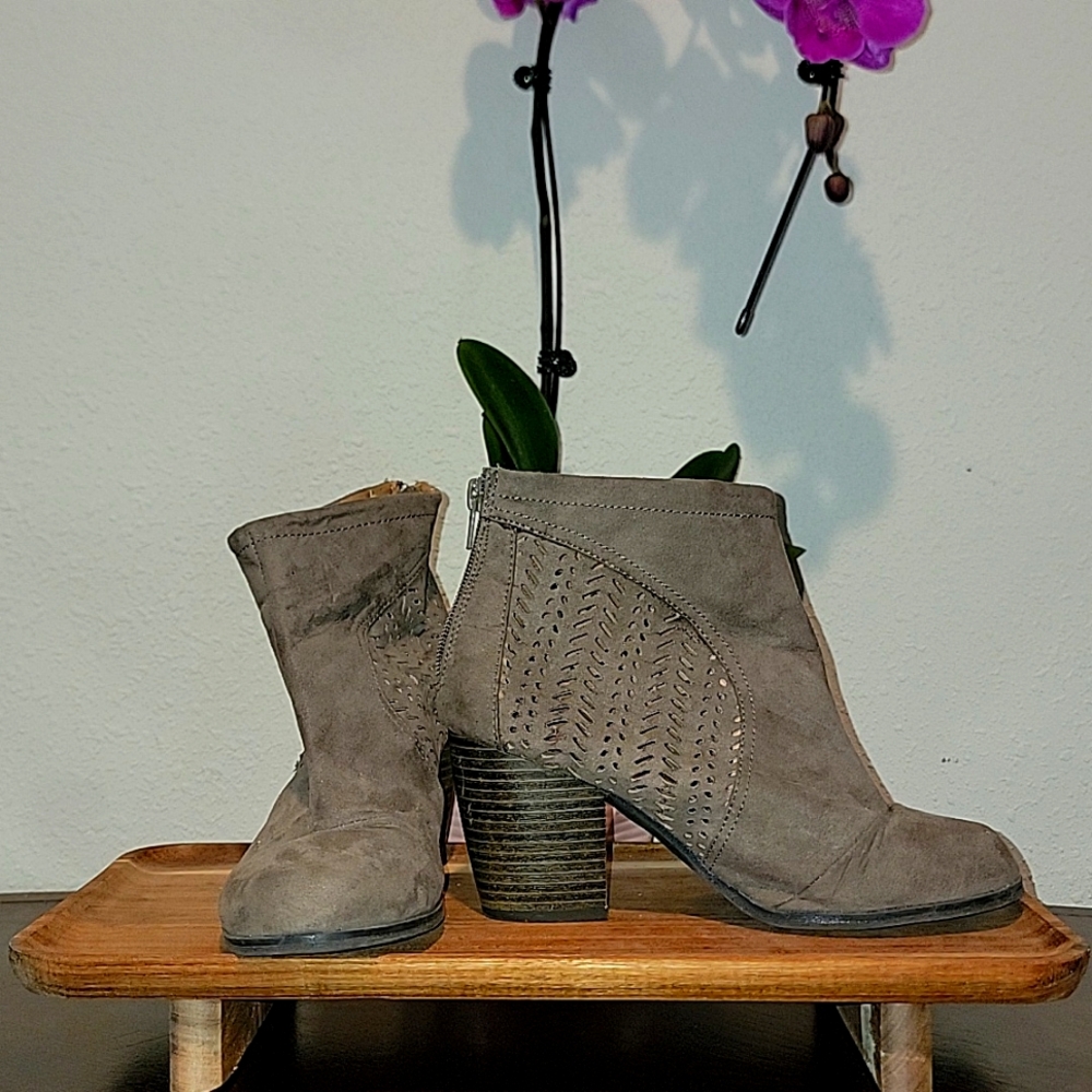 Qupid Grey booties 6.5